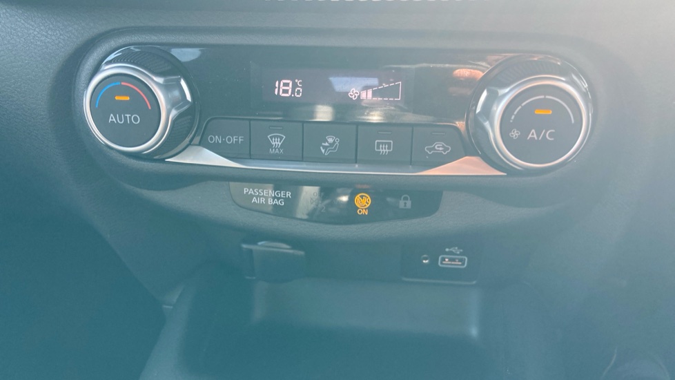 Nissan Juke 1.0 DiG-T 114 N-Connecta 5dr Petrol Hatchback - Image 29