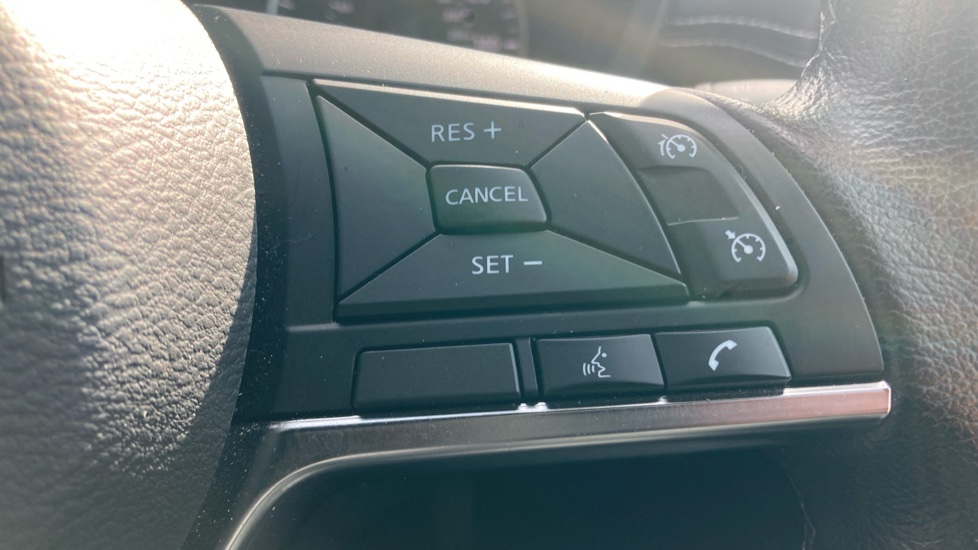Nissan Juke 1.0 DiG-T 114 N-Connecta 5dr Petrol Hatchback - Image 31