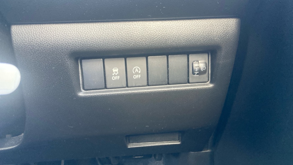 Suzuki Swift 1.2 Dualjet SHVS SZ-T 5dr Petrol Hatchback - Image 23