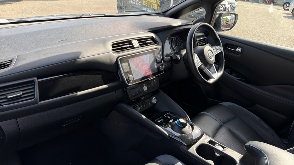Nissan LEAF 110kW Tekna 39kWh 5dr Auto Electric Hatchback - Image 9