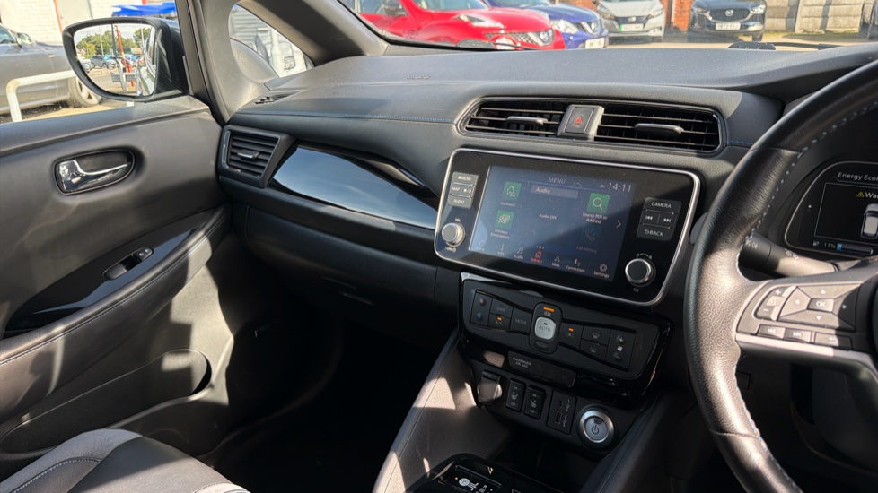 Nissan LEAF 110kW Tekna 39kWh 5dr Auto Electric Hatchback - Image 14