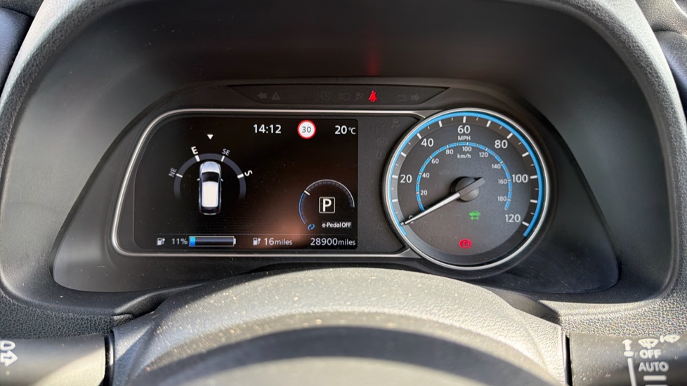Nissan LEAF 110kW Tekna 39kWh 5dr Auto Electric Hatchback - Image 18