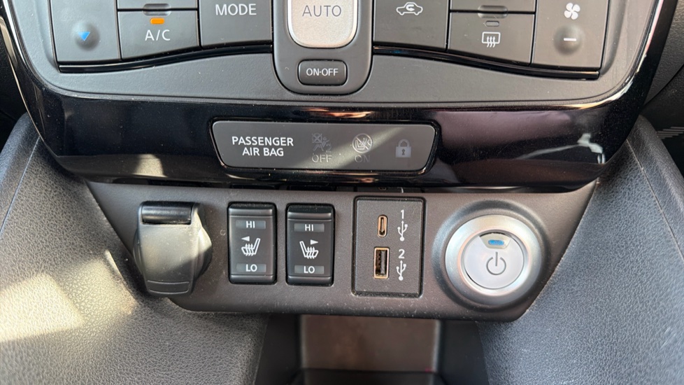 Nissan LEAF 110kW Tekna 39kWh 5dr Auto Electric Hatchback - Image 21