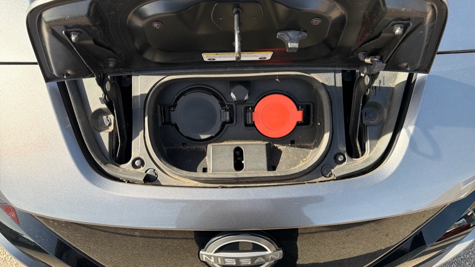 Nissan LEAF 110kW Tekna 39kWh 5dr Auto Electric Hatchback - Image 28