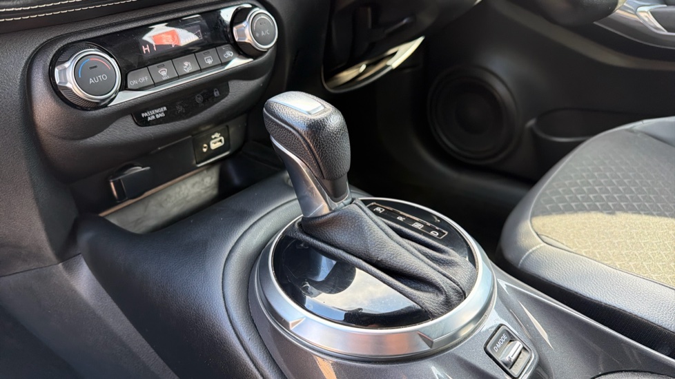 Nissan Juke 1.6 Hybrid N-Connecta 5dr Auto Hybrid Hatchback - Image 13