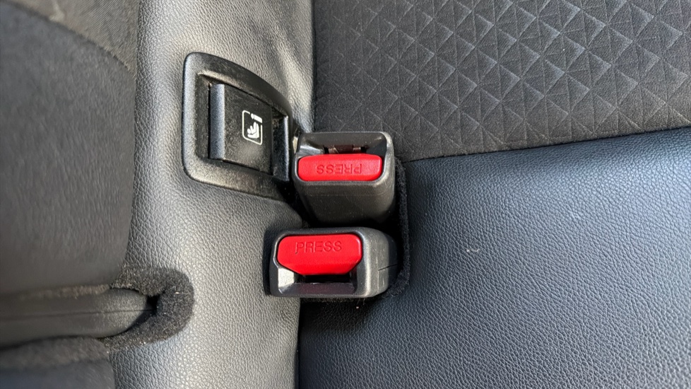 Nissan Juke 1.6 Hybrid N-Connecta 5dr Auto Hybrid Hatchback - Image 17