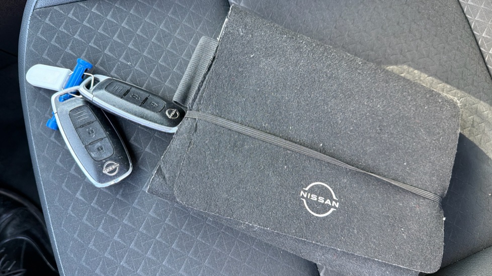 Nissan Juke 1.6 Hybrid N-Connecta 5dr Auto Hybrid Hatchback - Image 19