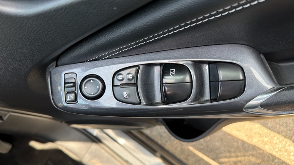 Nissan Juke 1.6 Hybrid N-Connecta 5dr Auto Hybrid Hatchback - Image 25