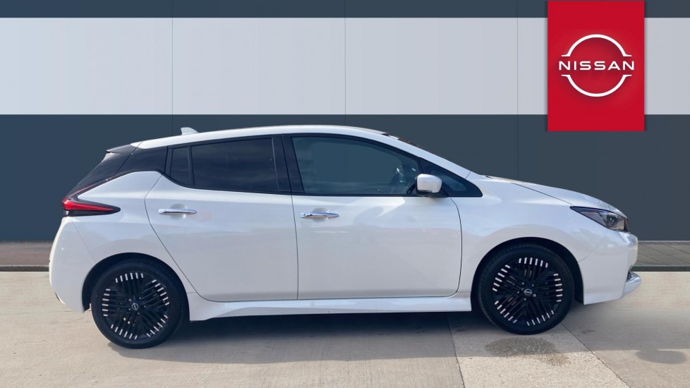 Nissan LEAF 110kW Tekna 39kWh 5dr Auto Electric Hatchback - Image 5