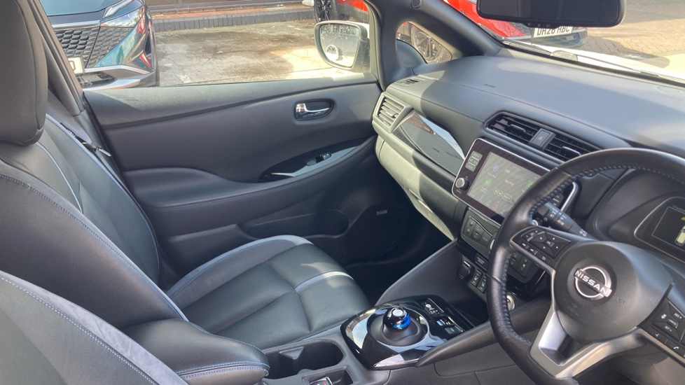 Nissan LEAF 110kW Tekna 39kWh 5dr Auto Electric Hatchback - Image 14