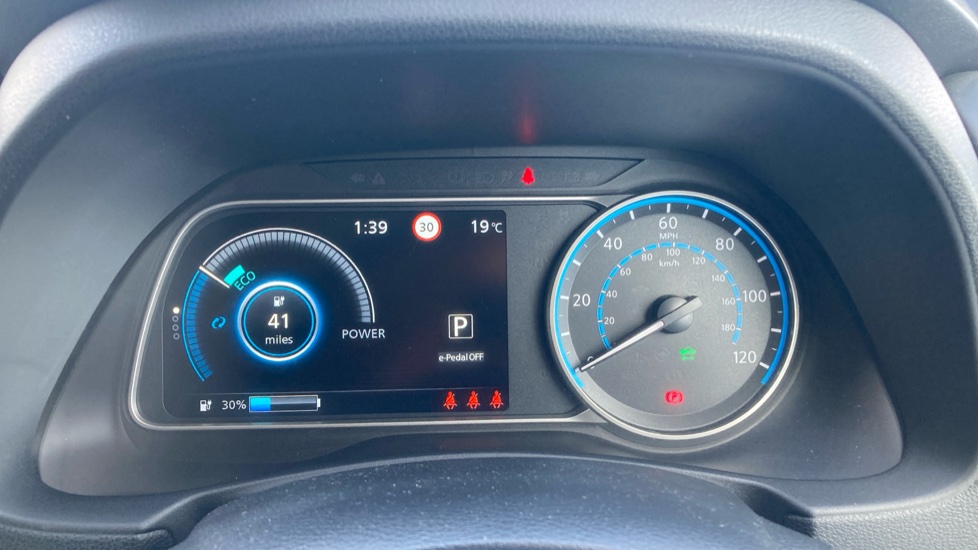 Nissan LEAF 110kW Tekna 39kWh 5dr Auto Electric Hatchback - Image 18