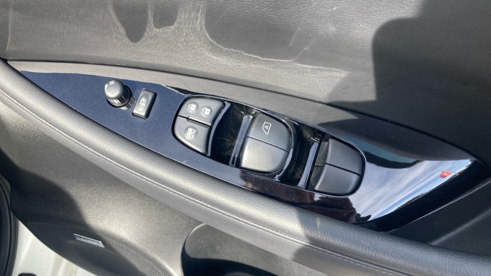 Nissan LEAF 110kW Tekna 39kWh 5dr Auto Electric Hatchback - Image 24