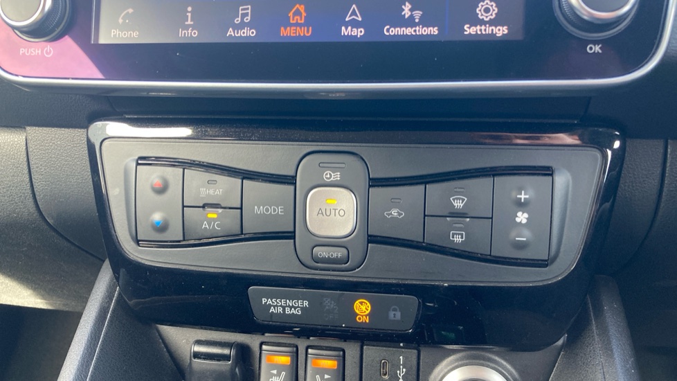 Nissan LEAF 110kW Tekna 39kWh 5dr Auto Electric Hatchback - Image 31