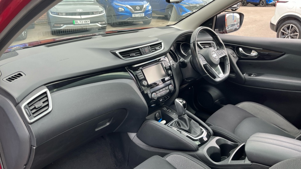 Nissan Qashqai 1.3 DiG-T 160 N-Connecta 5dr DCT Petrol Hatchback - Image 10