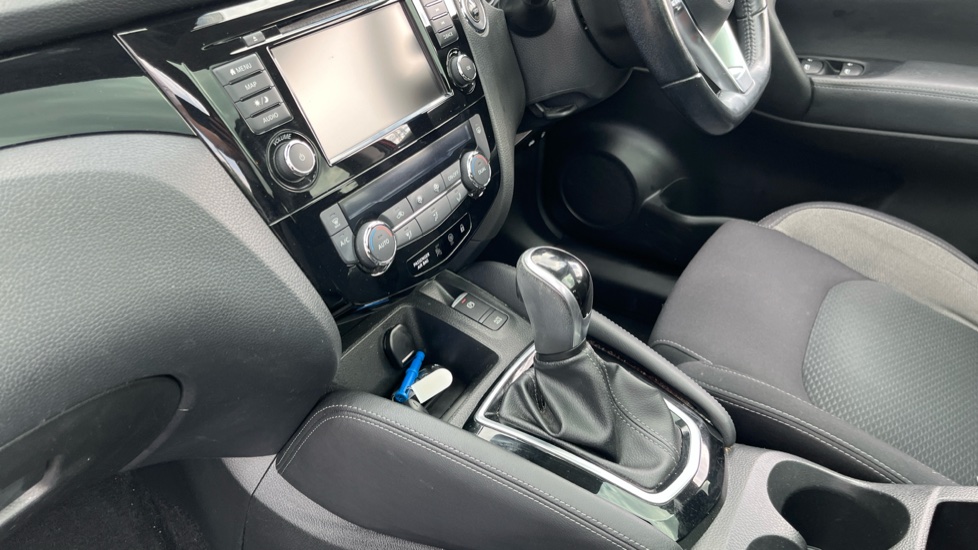 Nissan Qashqai 1.3 DiG-T 160 N-Connecta 5dr DCT Petrol Hatchback - Image 13