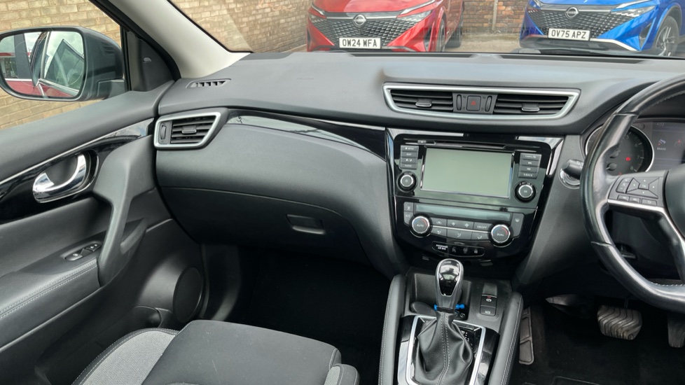 Nissan Qashqai 1.3 DiG-T 160 N-Connecta 5dr DCT Petrol Hatchback - Image 14