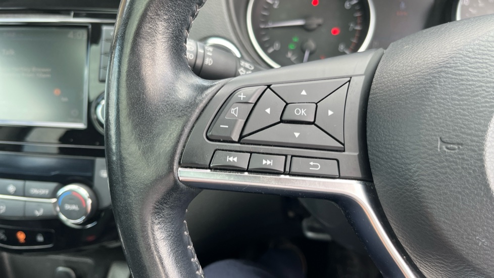 Nissan Qashqai 1.3 DiG-T 160 N-Connecta 5dr DCT Petrol Hatchback - Image 22