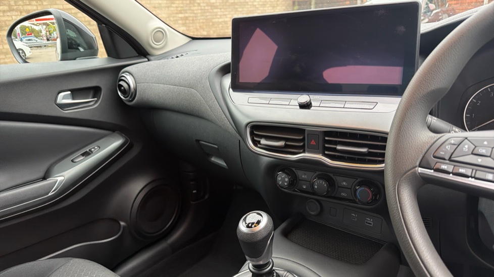 Nissan Juke 1.0 DiG-T Acenta Premium 5dr Petrol Hatchback - Image 14