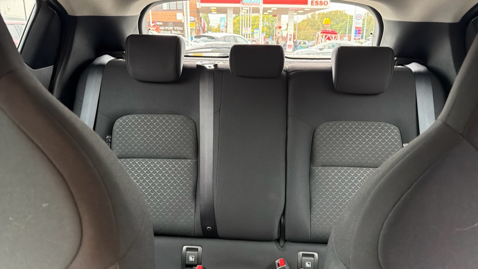 Nissan Juke 1.0 DiG-T Acenta Premium 5dr Petrol Hatchback - Image 15