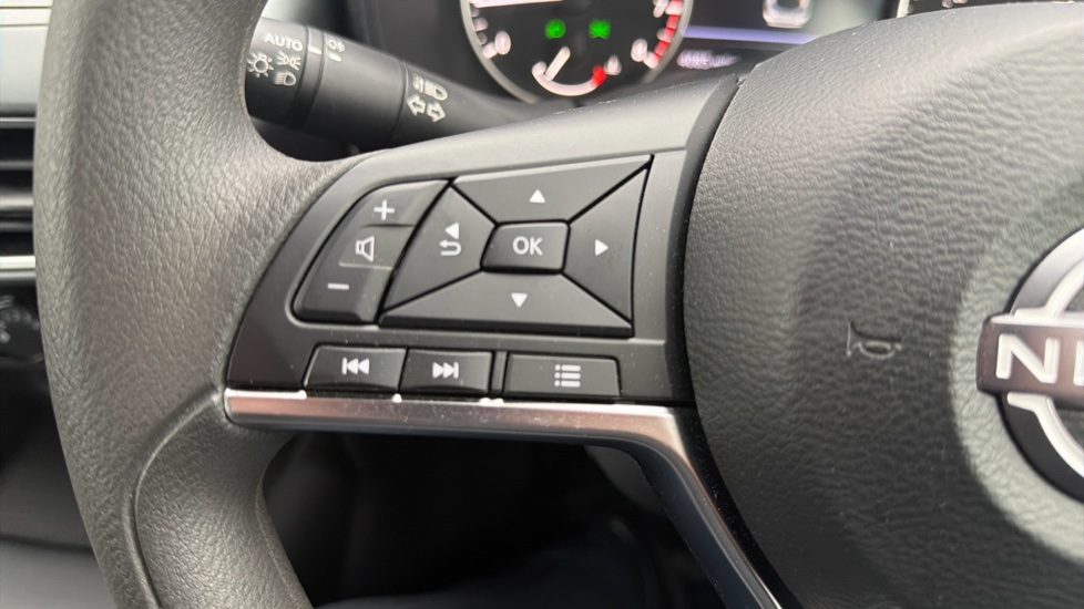 Nissan Juke 1.0 DiG-T Acenta Premium 5dr Petrol Hatchback - Image 22
