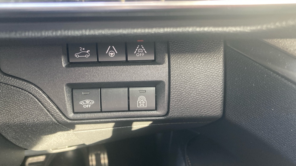 Peugeot 3008 1.2 PureTech GT 5dr Petrol Estate - Image 26
