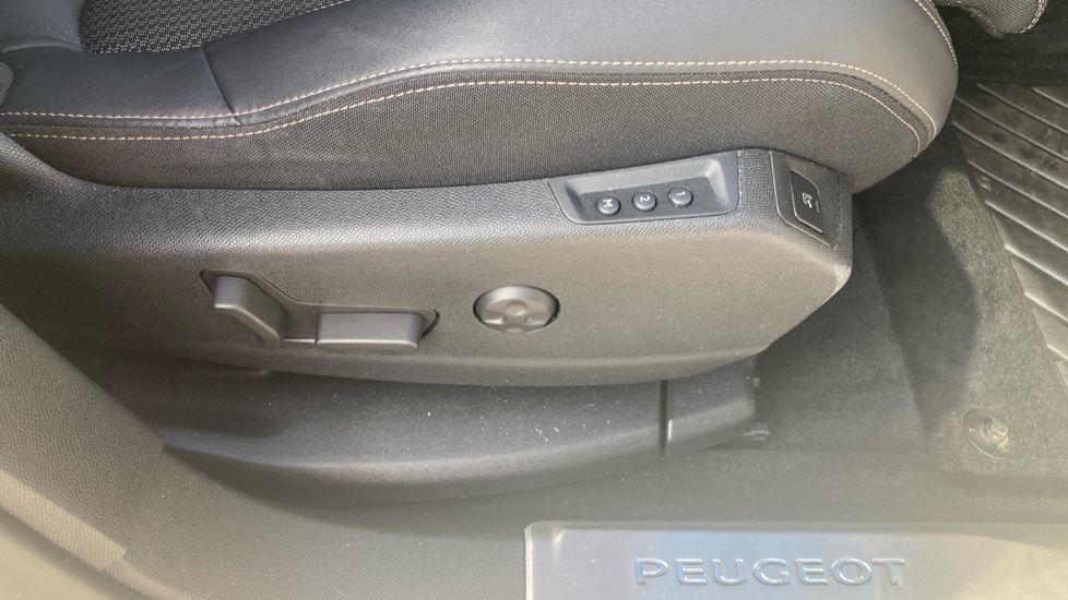 Peugeot 3008 1.2 PureTech GT 5dr Petrol Estate - Image 27