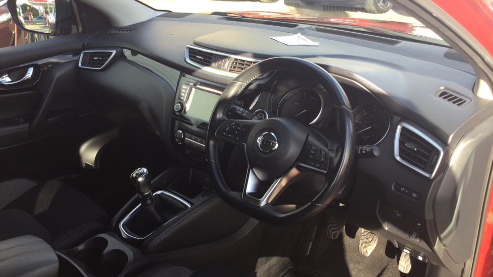 Nissan Qashqai 1.5 dCi 115 N-Connecta 5dr Diesel Hatchback - Image 11