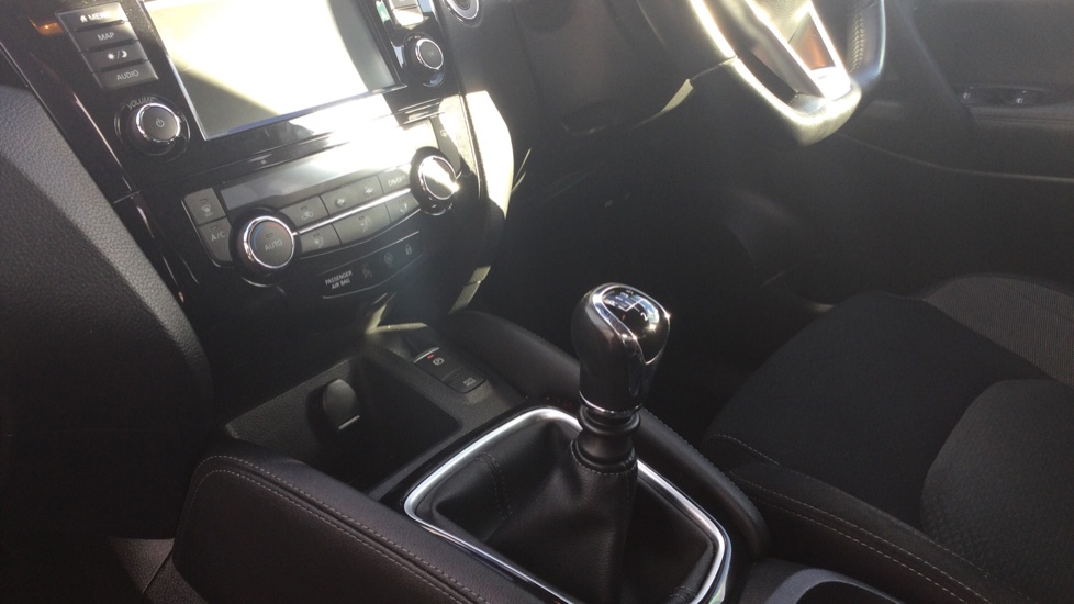 Nissan Qashqai 1.5 dCi 115 N-Connecta 5dr Diesel Hatchback - Image 13