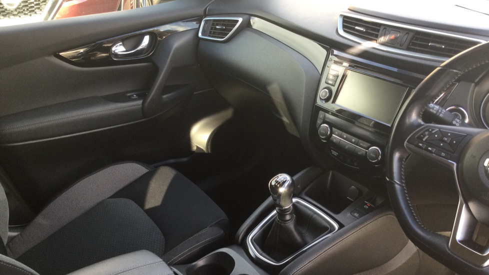 Nissan Qashqai 1.5 dCi 115 N-Connecta 5dr Diesel Hatchback - Image 14