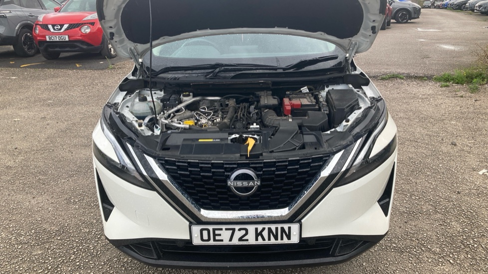 Nissan Qashqai 1.3 DiG-T MH Acenta Premium 5dr Petrol Hatchback - Image 8