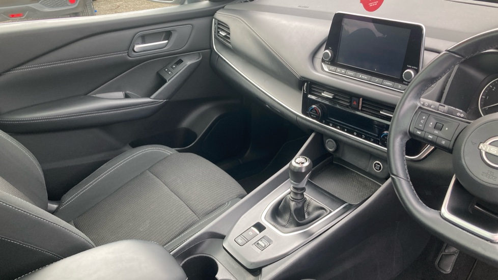 Nissan Qashqai 1.3 DiG-T MH Acenta Premium 5dr Petrol Hatchback - Image 14
