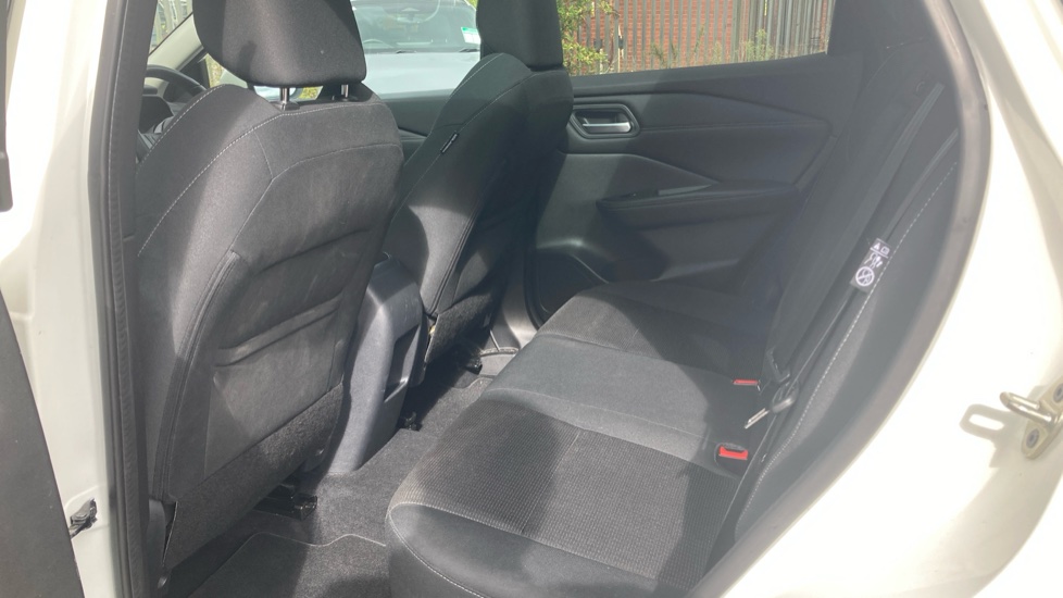 Nissan Qashqai 1.3 DiG-T MH Acenta Premium 5dr Petrol Hatchback - Image 16