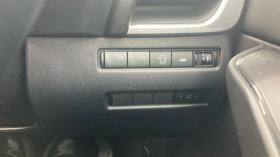 Nissan Qashqai 1.3 DiG-T MH Acenta Premium 5dr Petrol Hatchback - Image 23