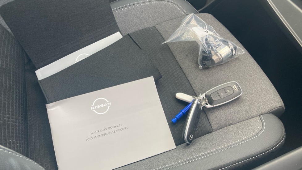 Nissan Qashqai 1.5 E-Power 205 N-Connecta [Glass Roof] 5dr Auto Hybrid Hatchback - Image 19