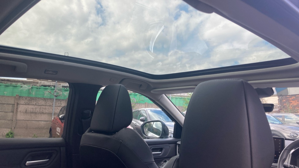 Nissan Qashqai 1.5 E-Power 205 N-Connecta [Glass Roof] 5dr Auto Hybrid Hatchback - Image 37