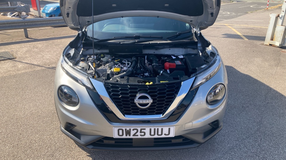 Nissan Juke 1.0 DiG-T N-Connecta 5dr Petrol Hatchback - Image 8