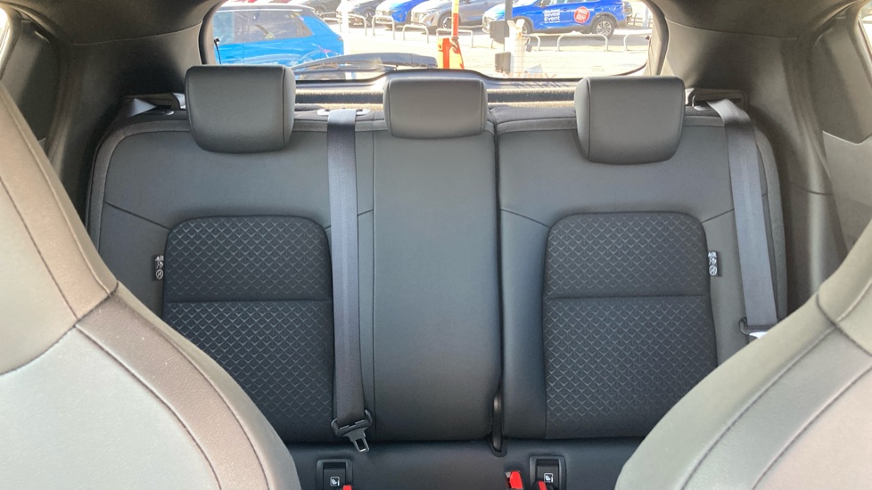 Nissan Juke 1.0 DiG-T N-Connecta 5dr Petrol Hatchback - Image 15