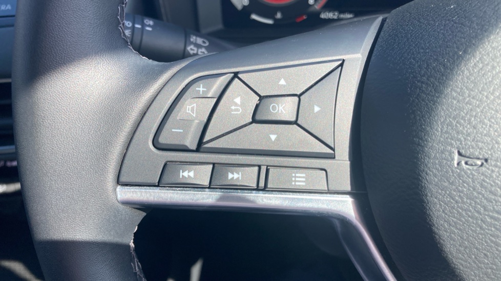 Nissan Juke 1.0 DiG-T N-Connecta 5dr Petrol Hatchback - Image 26