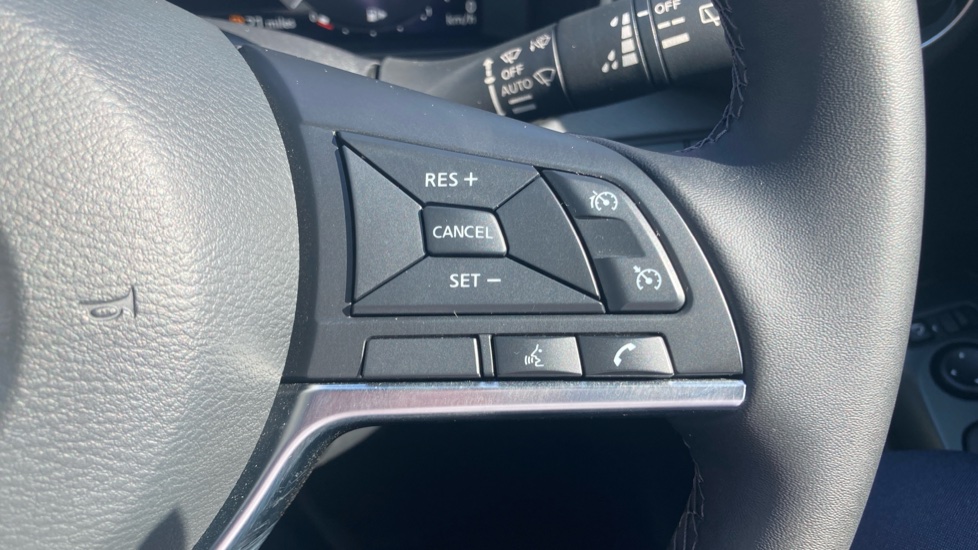 Nissan Juke 1.0 DiG-T N-Connecta 5dr Petrol Hatchback - Image 27