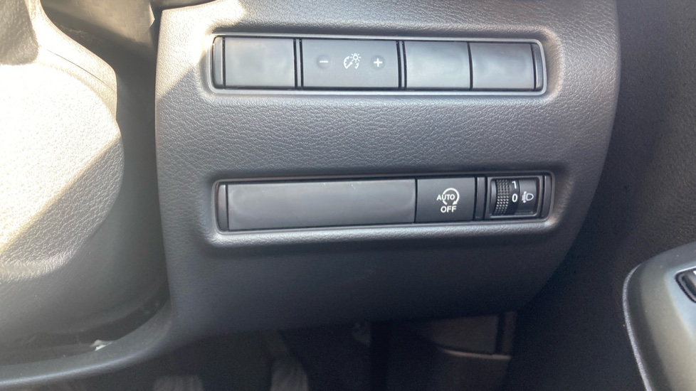 Nissan Juke 1.0 DiG-T N-Connecta 5dr Petrol Hatchback - Image 28