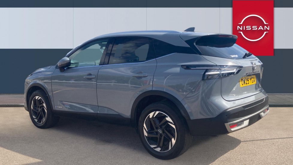 Nissan Qashqai 1.5 E-Power N-Connecta [Glass Roof] 5dr Auto Hybrid Hatchback - Image 2