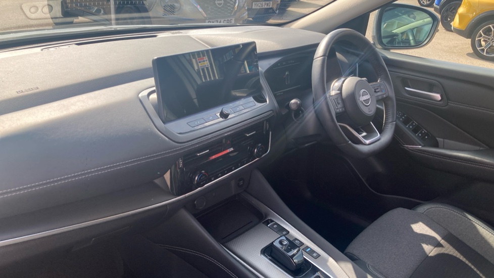 Nissan Qashqai 1.5 E-Power N-Connecta [Glass Roof] 5dr Auto Hybrid Hatchback - Image 9