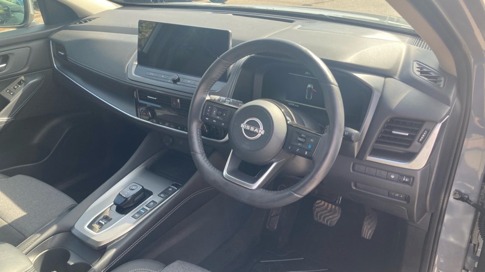 Nissan Qashqai 1.5 E-Power N-Connecta [Glass Roof] 5dr Auto Hybrid Hatchback - Image 11