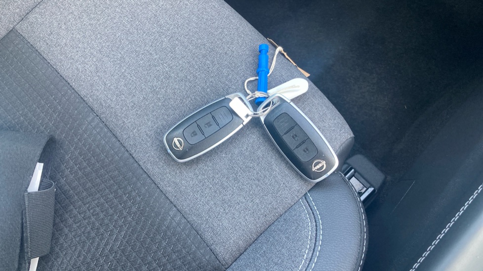 Nissan Qashqai 1.5 E-Power N-Connecta [Glass Roof] 5dr Auto Hybrid Hatchback - Image 20