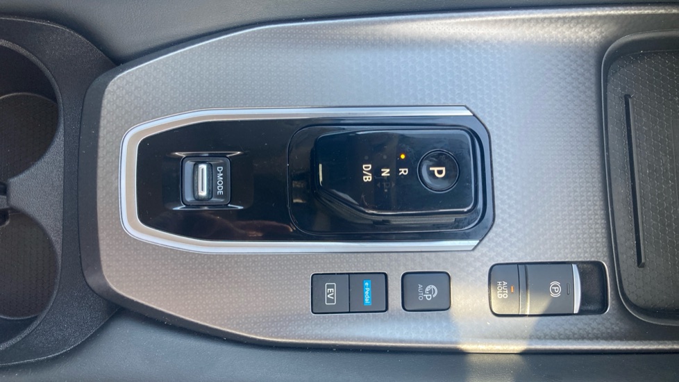 Nissan Qashqai 1.5 E-Power N-Connecta [Glass Roof] 5dr Auto Hybrid Hatchback - Image 23