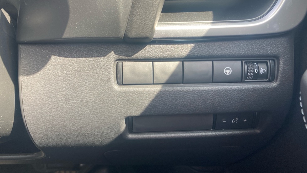 Nissan Qashqai 1.5 E-Power N-Connecta [Glass Roof] 5dr Auto Hybrid Hatchback - Image 24