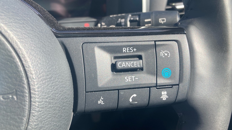 Nissan Qashqai 1.5 E-Power N-Connecta [Glass Roof] 5dr Auto Hybrid Hatchback - Image 30