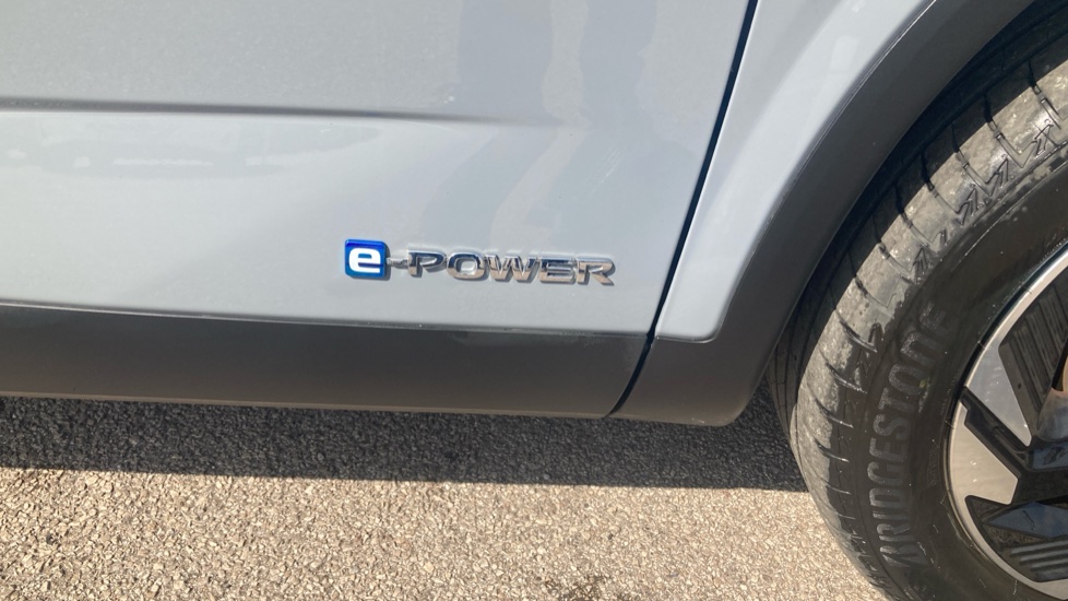 Nissan Qashqai 1.5 E-Power N-Connecta [Glass Roof] 5dr Auto Hybrid Hatchback - Image 32