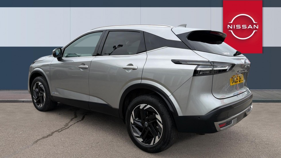 Nissan Qashqai 1.5 E-Power N-Connecta [Glass Roof] 5dr Auto Hybrid Hatchback - Image 2