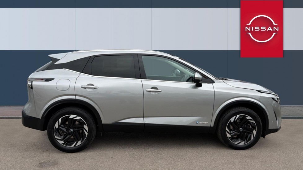 Nissan Qashqai 1.5 E-Power N-Connecta [Glass Roof] 5dr Auto Hybrid Hatchback - Image 5